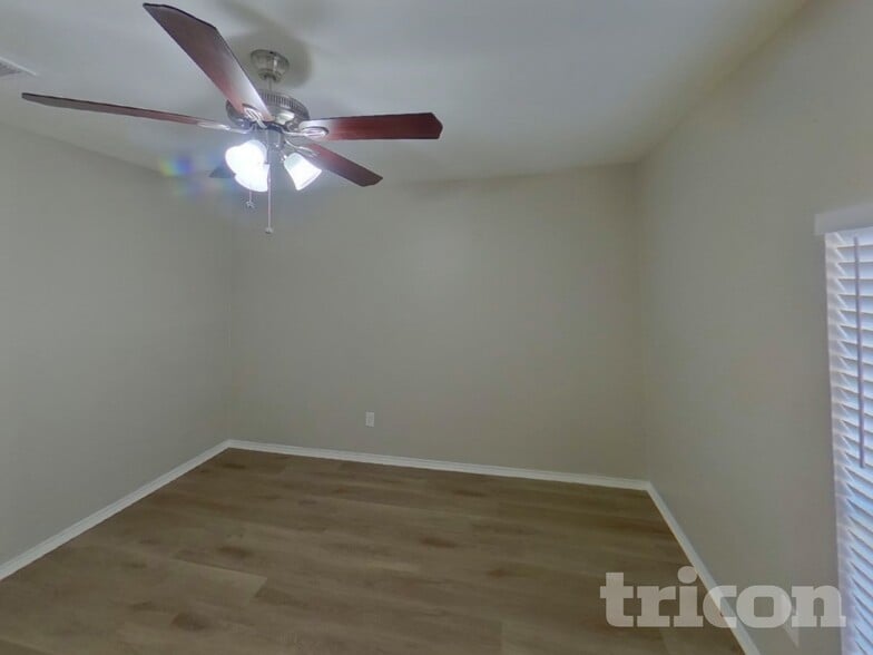 Building Photo - 909 Meadowdale Dr