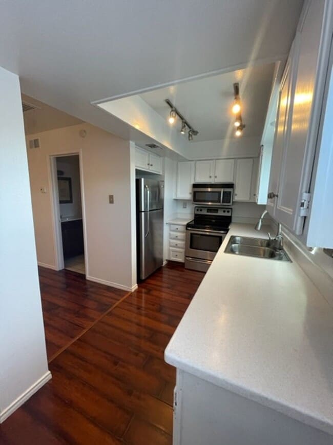 Building Photo - Old Town Scottsdale townhome- 2 bd 2 bath- W/D- Yard