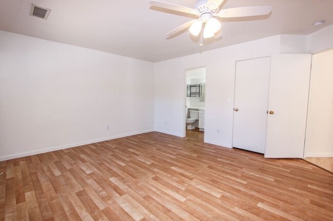 Building Photo - Cliff Rose - 3 Bedroom and 2 Bathroom