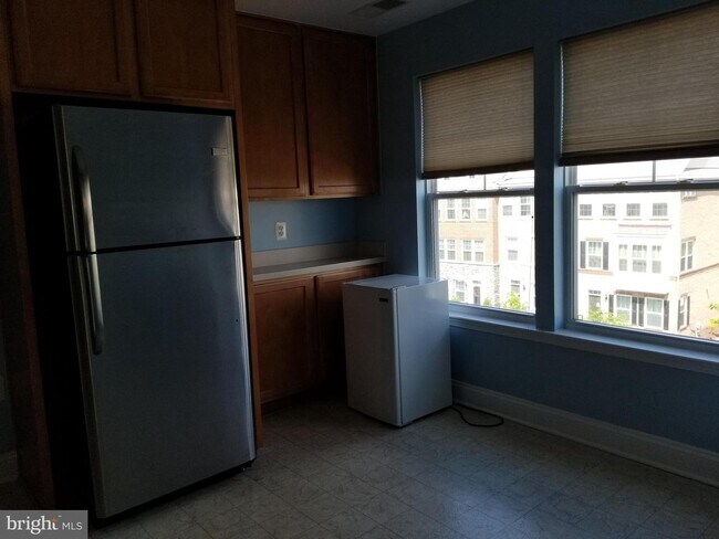 Building Photo - 12824 Clarksburg Square Rd