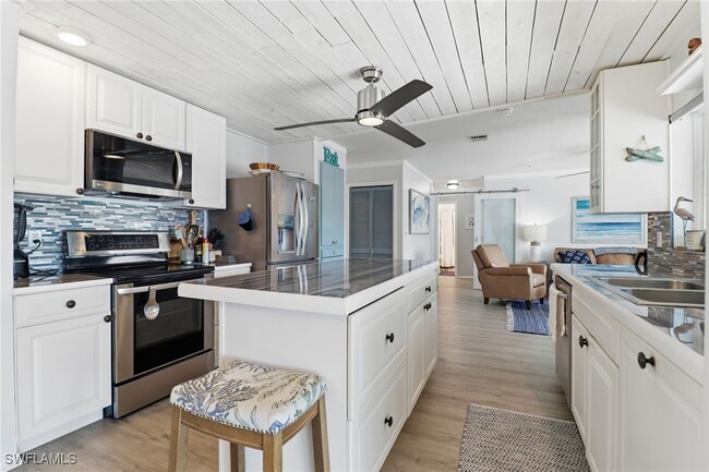 Building Photo - 2211 Bayview Rd