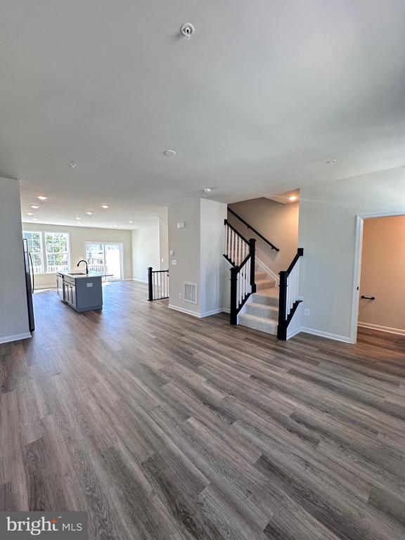 Building Photo - 108 Spring Bank Way