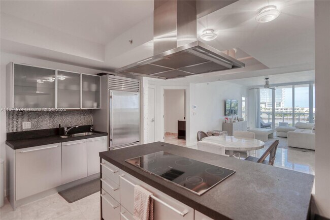 Building Photo - 18201 Collins Ave