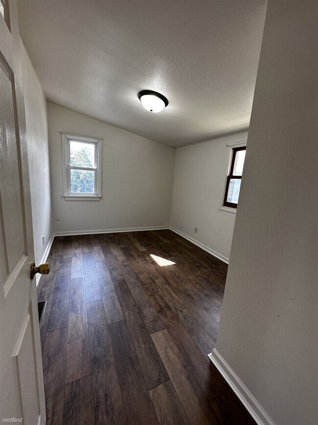 Building Photo - 2 br, 1 bath House - 2710 West Rapid Street