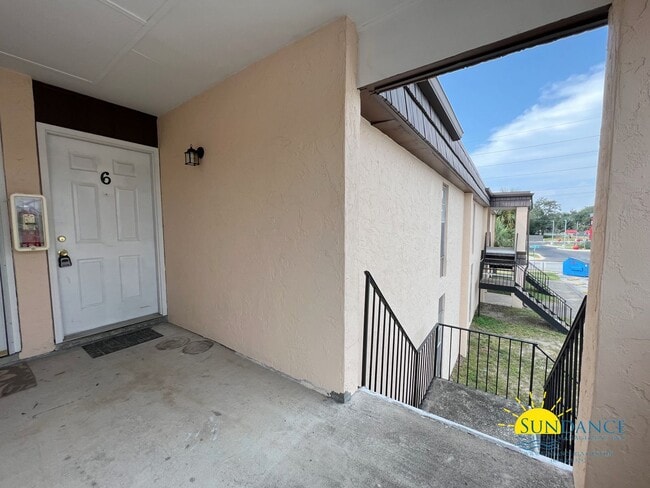 Building Photo - Great 1 Bedroom Condo in Fort Walton Beach!