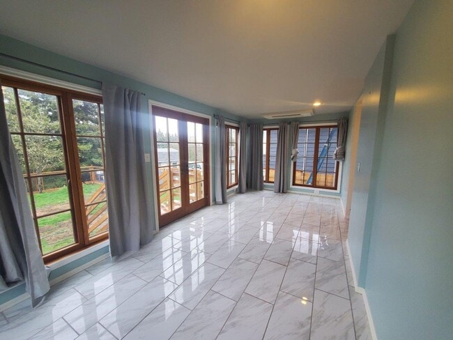 Building Photo - Newly remodeled with quality and comfort throughout.