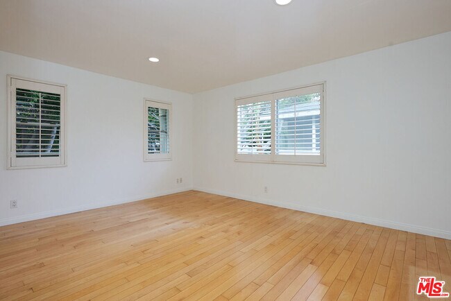 Building Photo - 2708 Arizona Ave