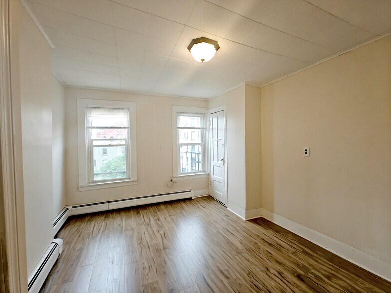 Building Photo - 314 7th Street