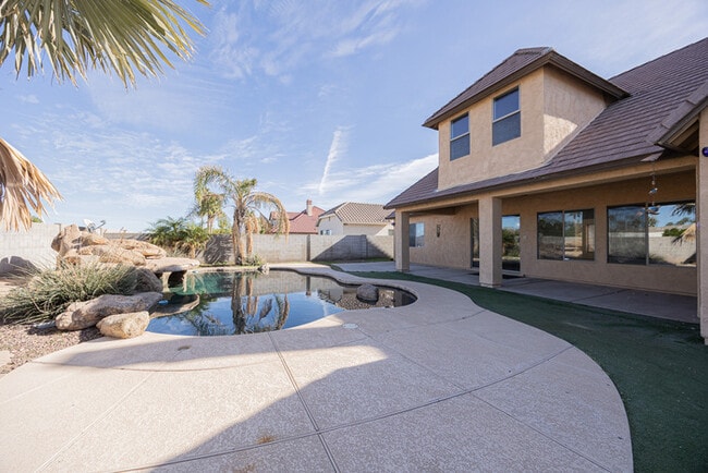 Building Photo - 12746 W Colter St