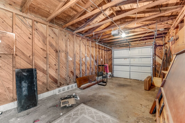 Building Photo - 221 Williams Ave