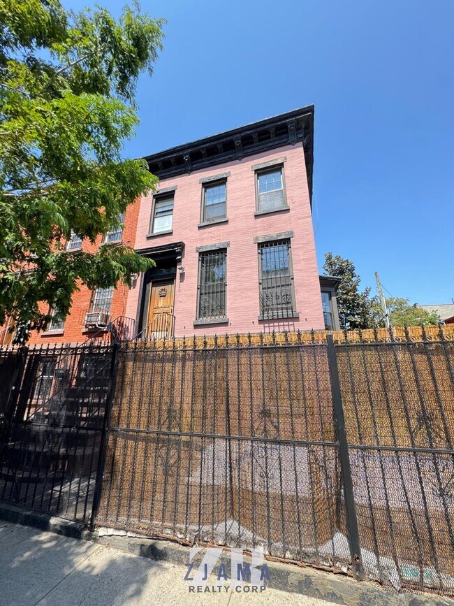 Building Photo - 789 Greene Ave