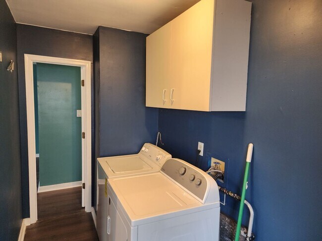 Building Photo - 3 Bedroom 2 Bath Rancher in Midlothian!