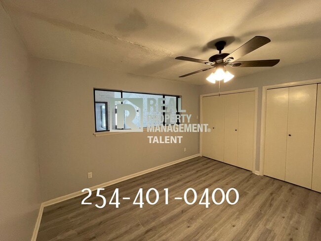 Building Photo - 111 Country Club Dr