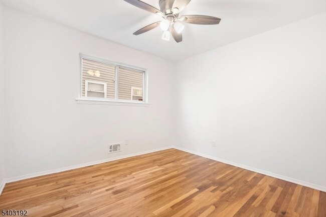 Building Photo - 19 Cooper Dr