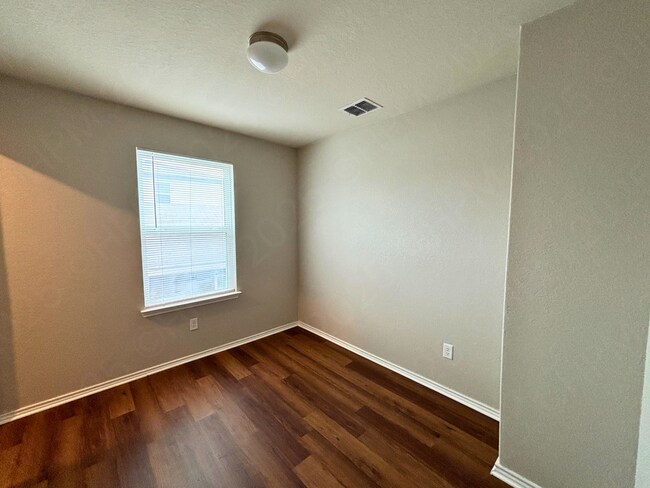 Building Photo - 10330 Gibbons Creek