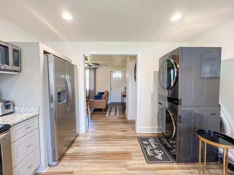 Building Photo - 401 Cedar Lane Rd