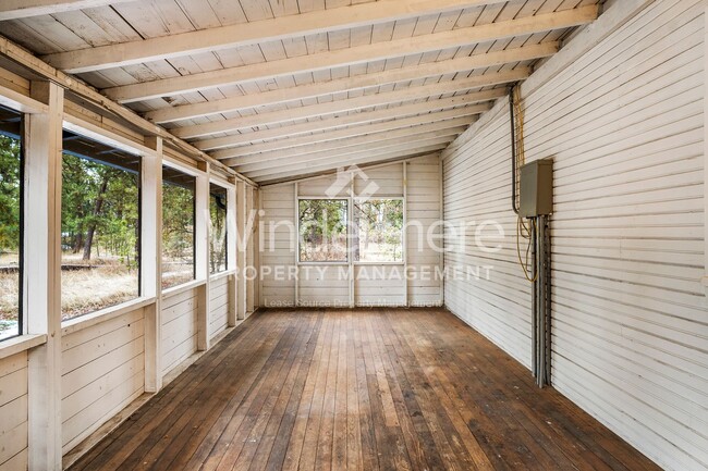 Building Photo - 10125 N Whitworth Dr