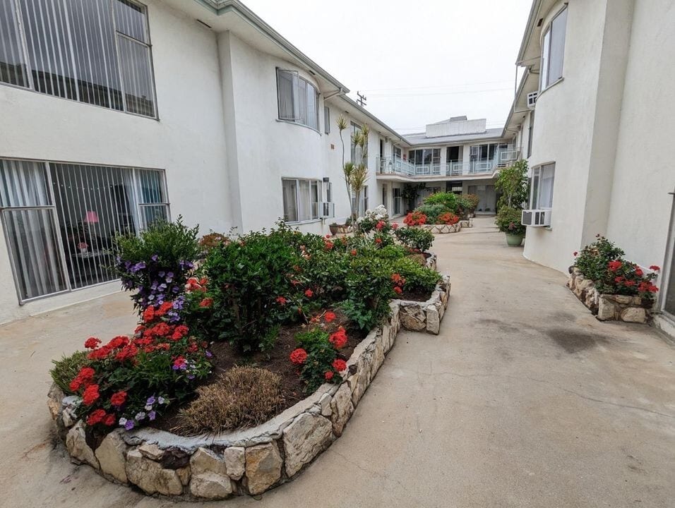 Building Photo - 1236 N Sweetzer Ave