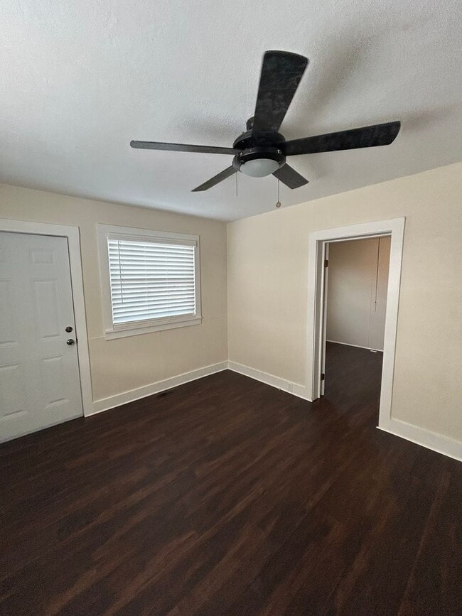 Building Photo - 1121 E 3rd St