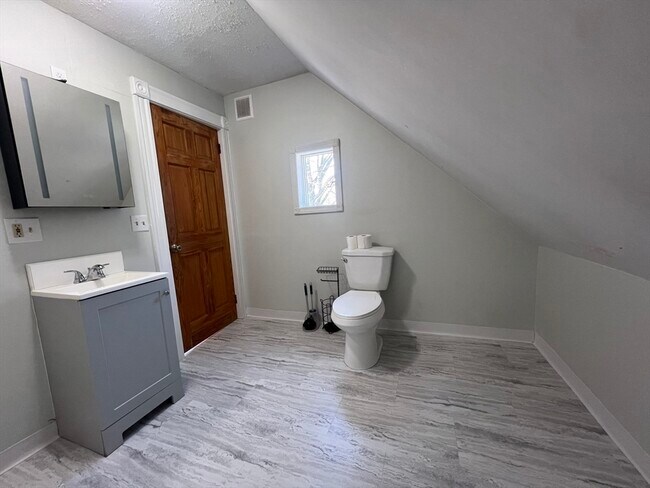 Building Photo - 22 Park Rd