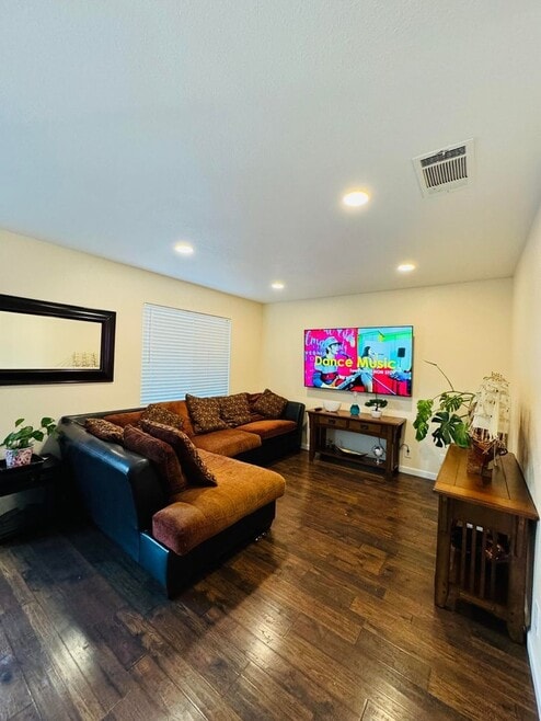 Building Photo - 116 Rainier Ln