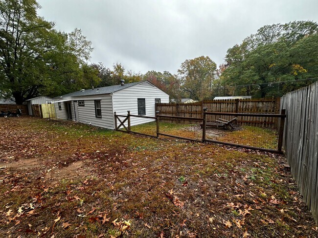 Building Photo - 3535 Farwood Dr