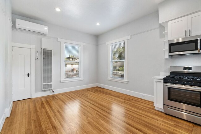 Building Photo - Fully Renovated 1 Bedroom in Downtown Palo...