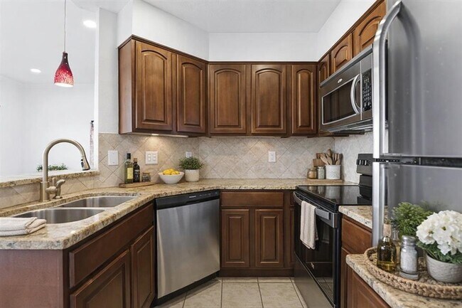 Building Photo - 6000 Shepherd Mountain Cove