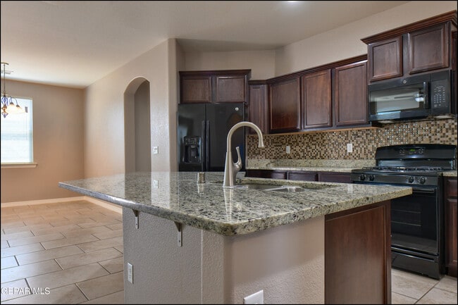 Building Photo - 6560 Westfield Dr