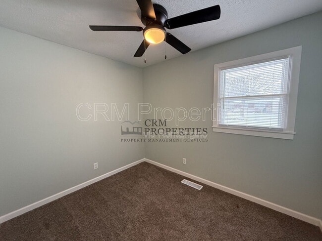 Building Photo - 800 Maumee Dr