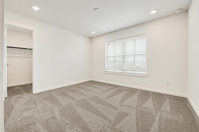 Building Photo - 31823 Autumn Spur Ln