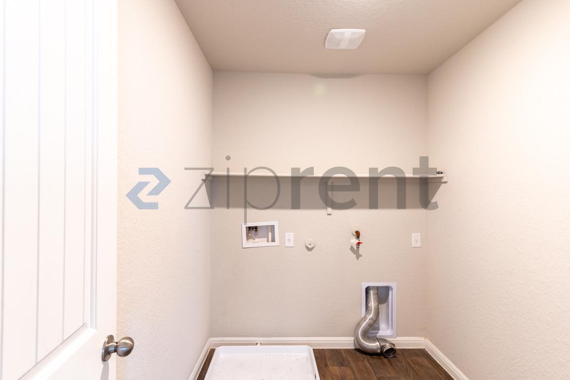 Building Photo - Unit