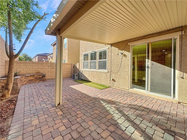 Building Photo - 945 Spiracle Ave