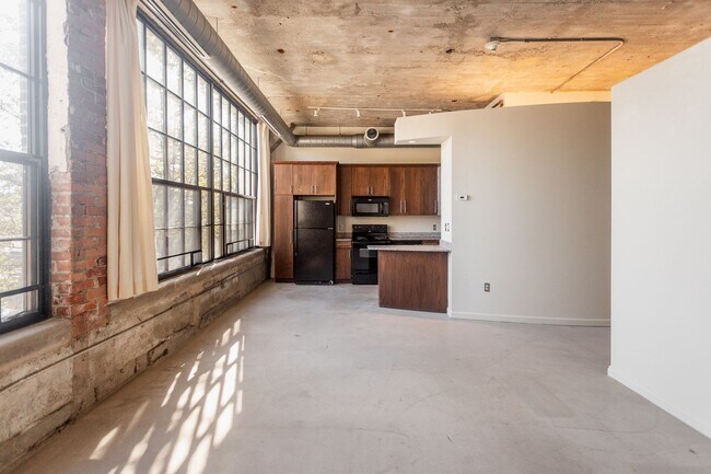 Primary Photo - Graphic Arts Lofts