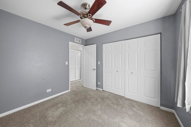 Building Photo - 649 W Elm St