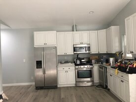 Building Photo - 207 Santa Clara Plz