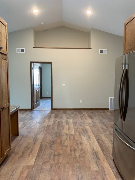 Building Photo - 704 E Wisconsin St