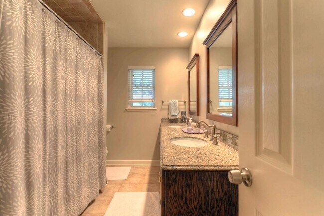 Building Photo - 14026 St Marys Ln