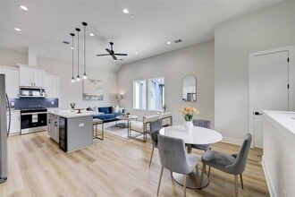 Building Photo - 846 Elkhart St