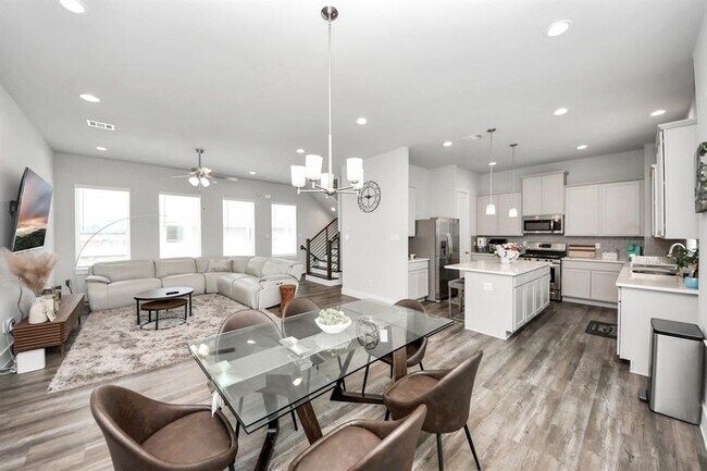 Building Photo - 1743 Cove Cres Ct