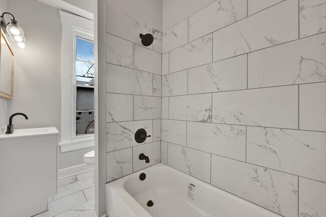 Building Photo - 4 Bedroom 2 Bath Home for Rent in SoWe Nei...