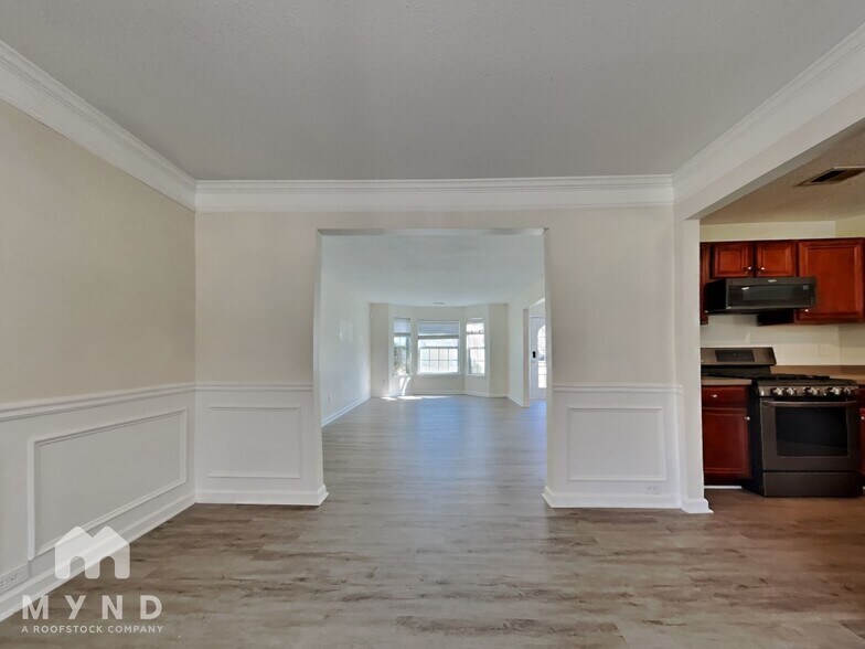 Building Photo - 6099 Trotters Cir