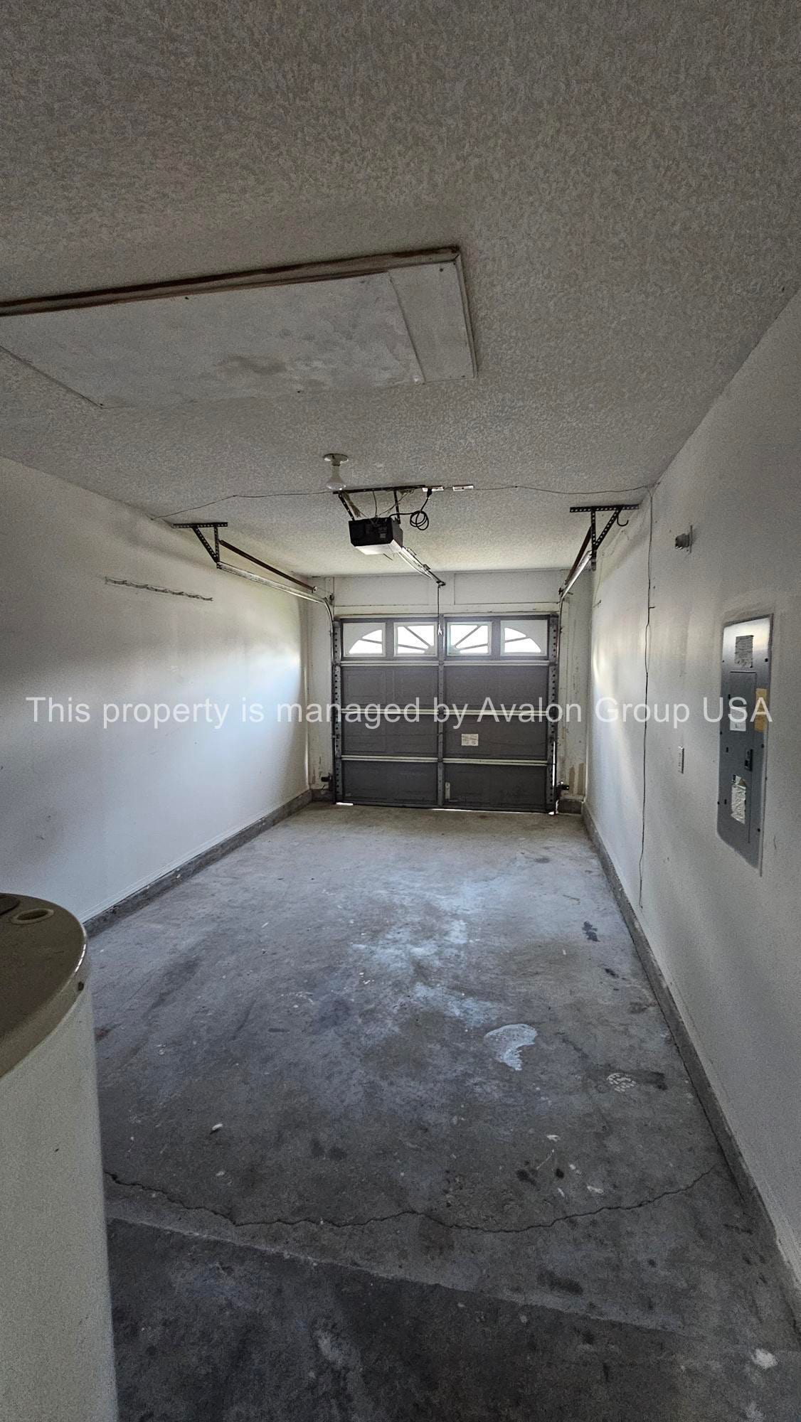 Building Photo - 10160 Geni Hill Cir N