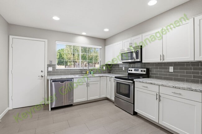 Building Photo - Charming Gilbert Home with Pool and Spacio...