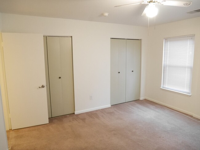 Building Photo - One Bedroom Unit in Somerset Park Condos! ...