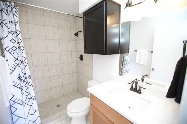 Building Photo - 1305 Green Terrace Dr