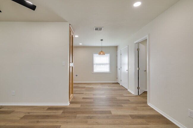 Building Photo - 2416 NW 40th St
