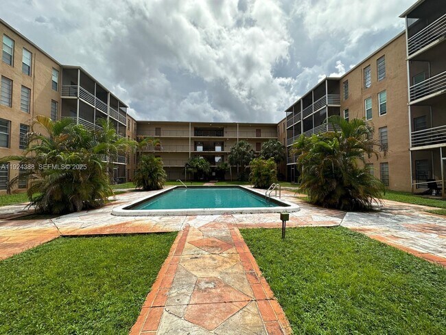 Building Photo - 4848 NW 24th Ct