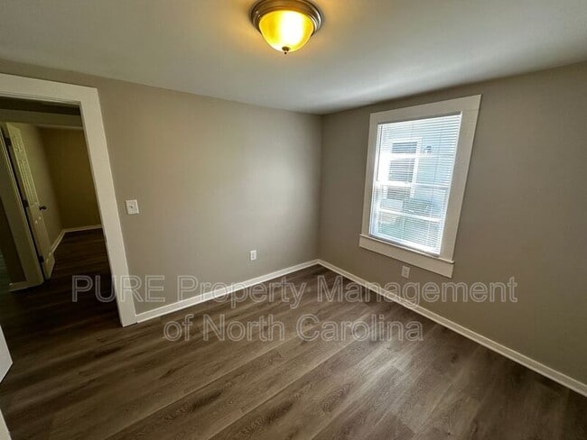 Building Photo - 204 Bookington Dr