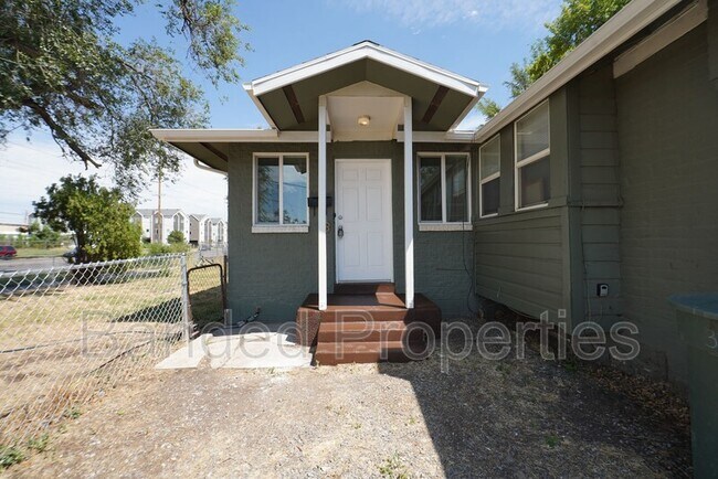 Building Photo - 376 W 700 N